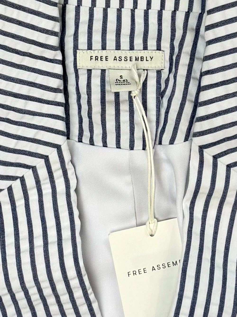NWT Free Assembly Seersucker Blazer | Small Blue & White Striped Coastal Classic - Picture 4 of 9
